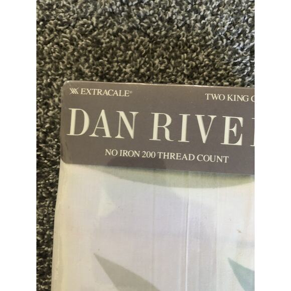 VINTAGE Dan River Two King Pillowcases No Iron White Floral - Picture 3 of 5